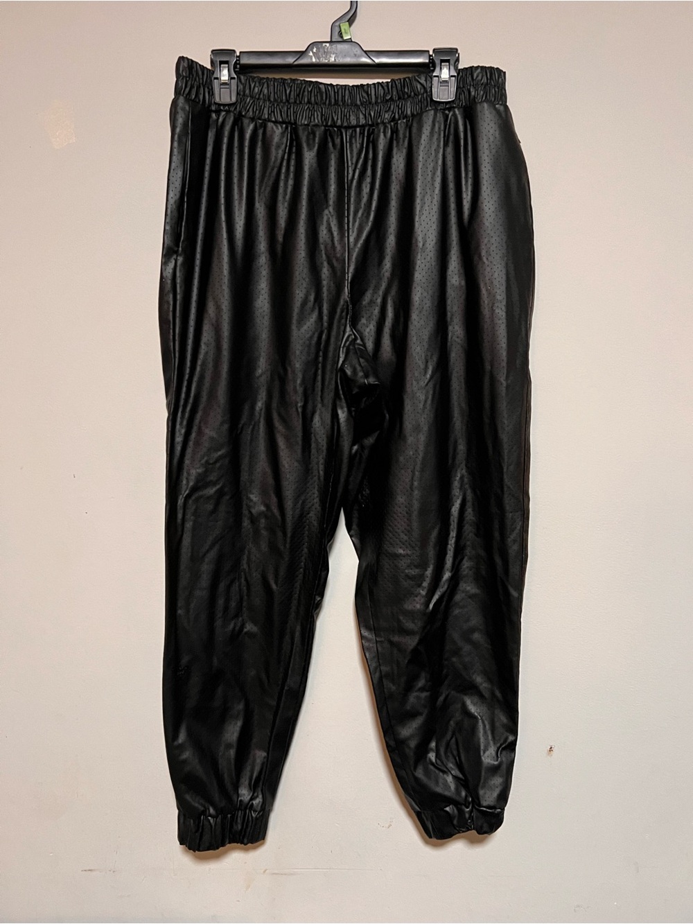New Look Women’s Size 1X Black Faux Leather Jogger Pants